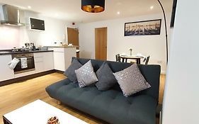 Northampton 2 Bedroom Town Centre Apartment Close To University, Hospitals, Brackmills